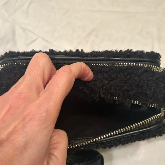 Marc Jacobs Teddy Camera Bag – Black Sherpa & Leather,  NWOT- Brand New - Picture 5 of 10